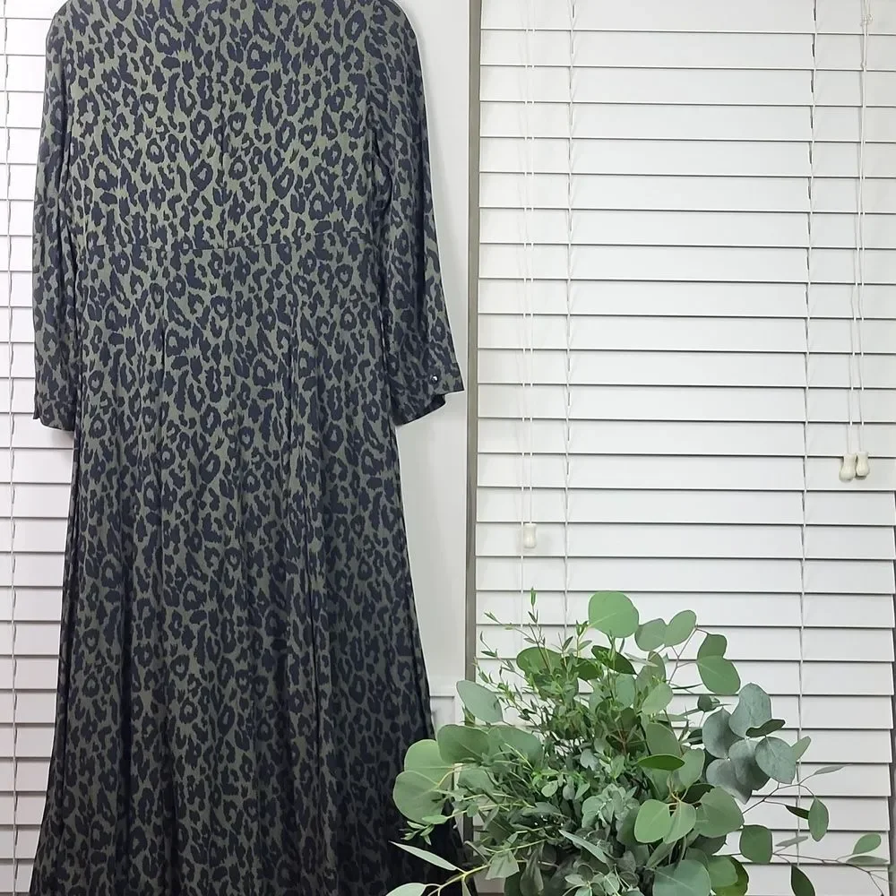 💛 Zara Gray Leopard Print Long Sleeve Dress.‎ Size M